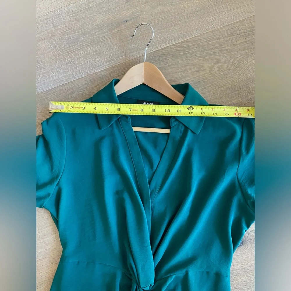 Nice green dress - Picture 5 of 7